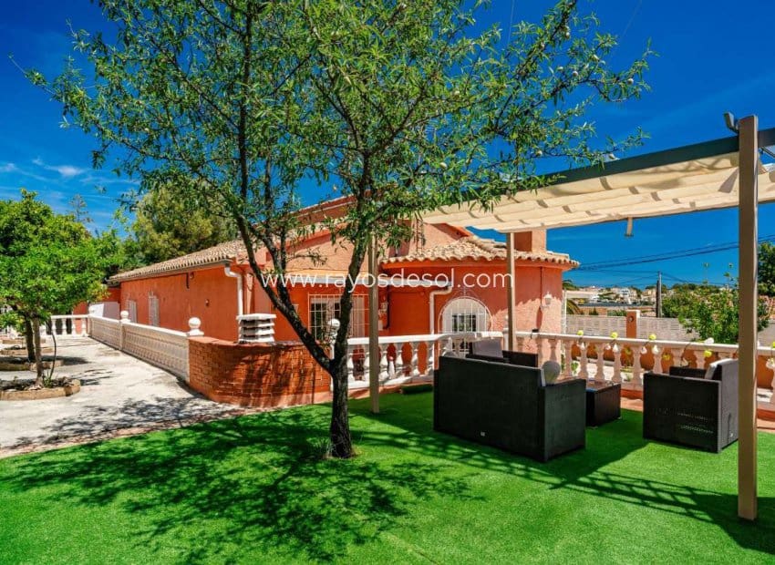 3 bedroom Villa for sale in Calpe / Calp with pool - € 535,000 (Ref: 8543976)