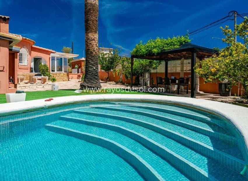 3 bedroom Villa for sale in Calpe / Calp with pool - € 535,000 (Ref: 8543976)
