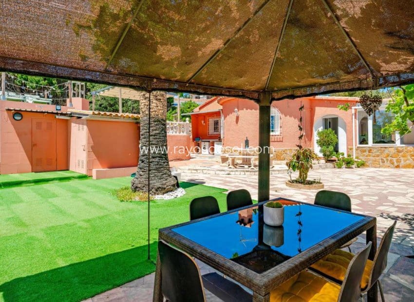 3 bedroom Villa for sale in Calpe / Calp with pool - € 535,000 (Ref: 8543976)