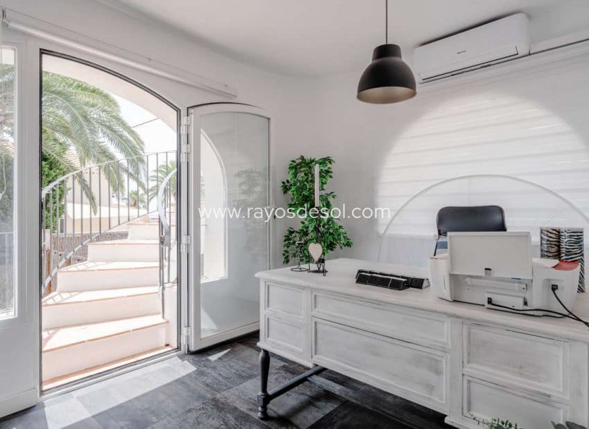 6 bedroom Villa for sale in Calpe / Calp - € 845,000 (Ref: 8543977)