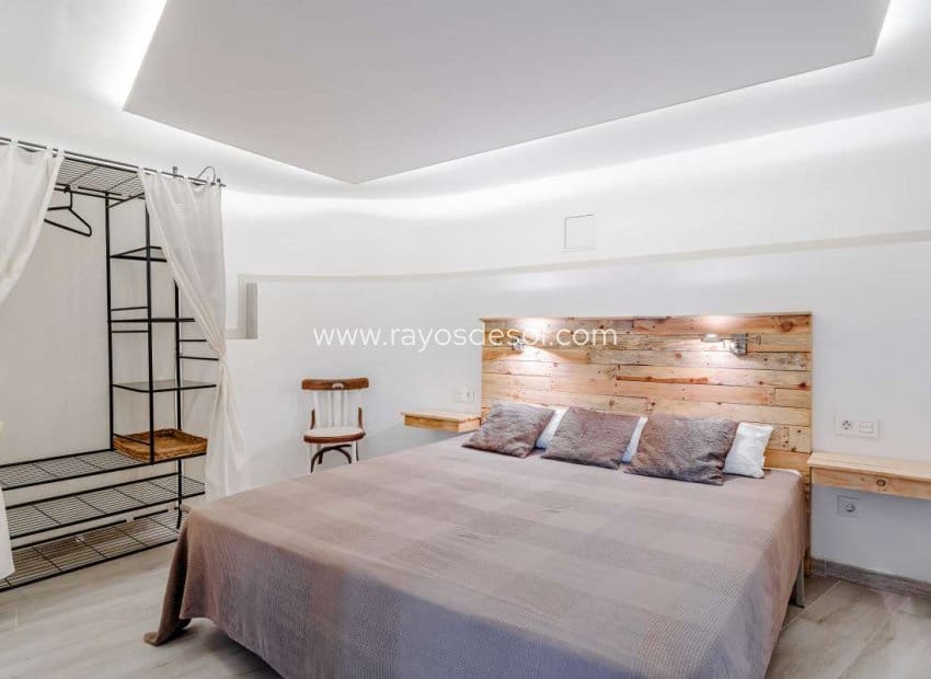 6 bedroom Villa for sale in Calpe / Calp - € 845,000 (Ref: 8543977)