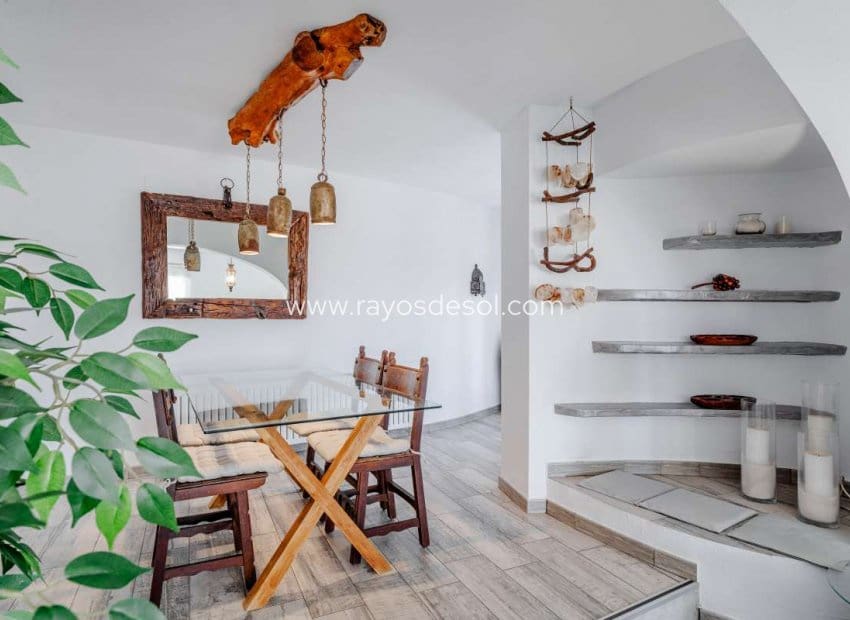 6 bedroom Villa for sale in Calpe / Calp - € 845,000 (Ref: 8543977)