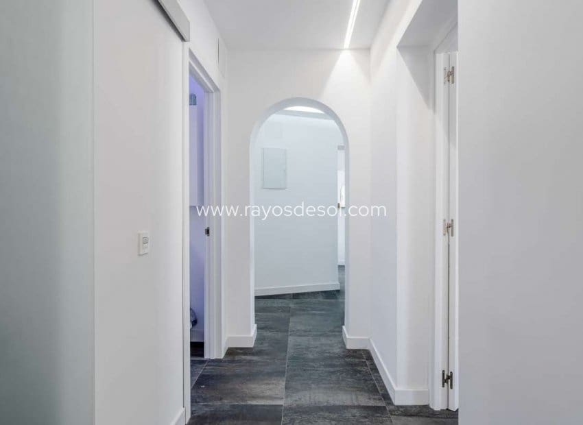 6 bedroom Villa for sale in Calpe / Calp - € 845,000 (Ref: 8543977)