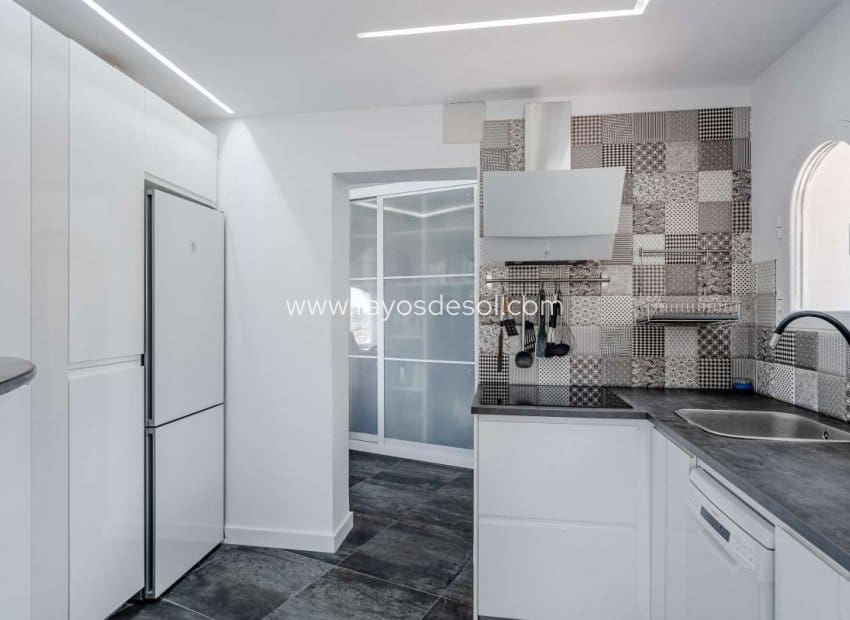 6 bedroom Villa for sale in Calpe / Calp - € 845,000 (Ref: 8543977)