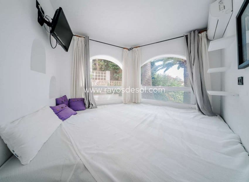 6 bedroom Villa for sale in Calpe / Calp - € 845,000 (Ref: 8543977)