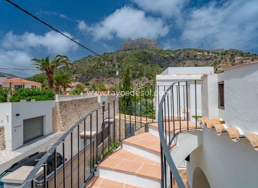 6 bedroom Villa for sale in Calpe / Calp - € 845,000 (Ref: 8543977)