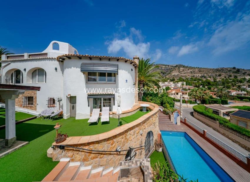 6 bedroom Villa for sale in Calpe / Calp - € 845,000 (Ref: 8543977)