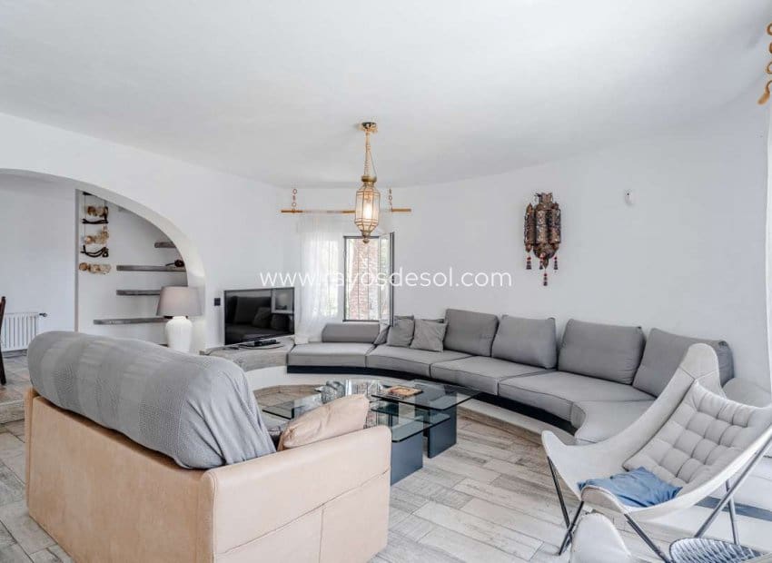 6 bedroom Villa for sale in Calpe / Calp - € 845,000 (Ref: 8543977)