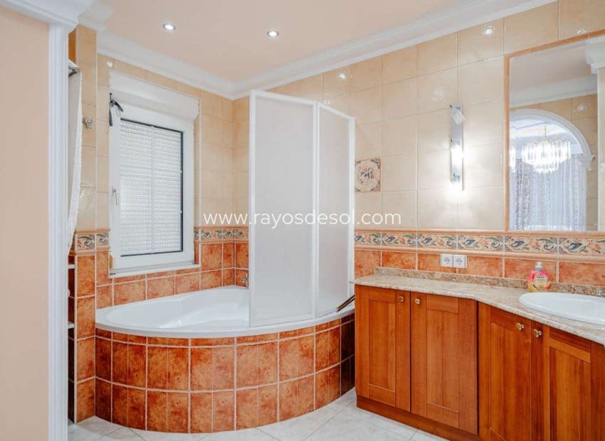 5 soveværelse Villa til salg i Calpe / Calp med swimmingpool - € 920.000 (Ref: 8543978)