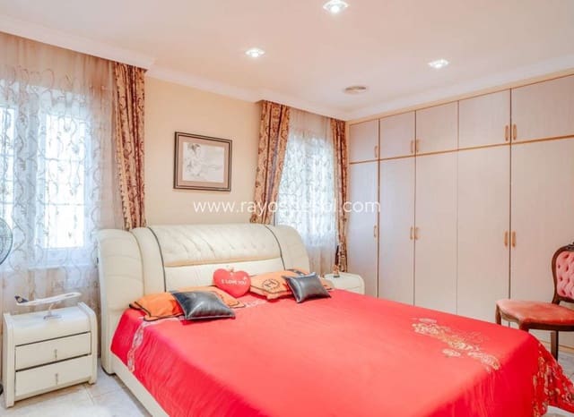 5 slaapkamer Villa te koop in Maryvilla, Calpe / Calp met zwembad - € 920.000 (Ref: 8543978)