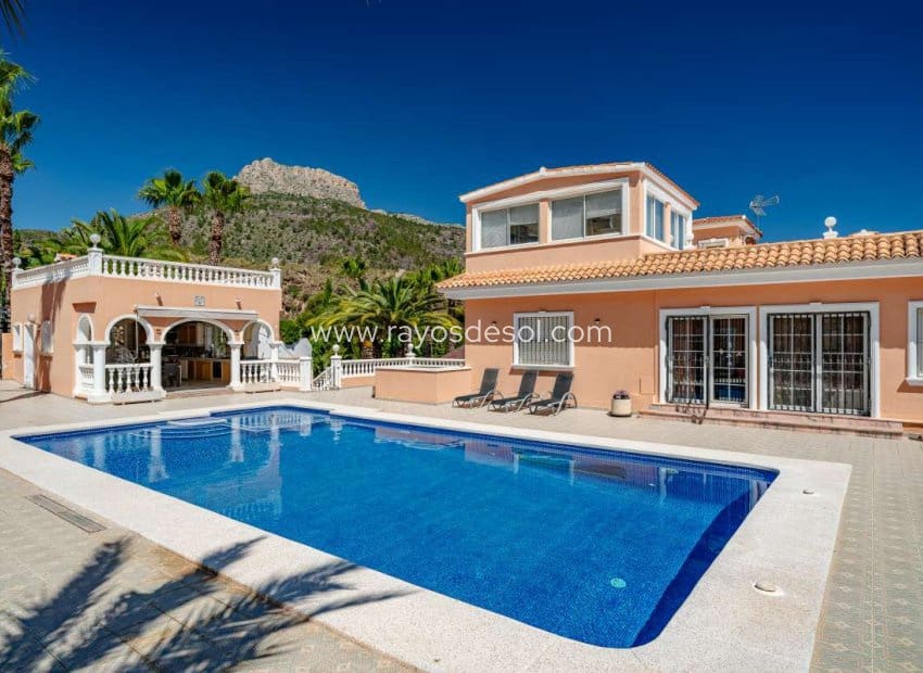 5 soveværelse Villa til salg i Calpe / Calp med swimmingpool - € 920.000 (Ref: 8543978)