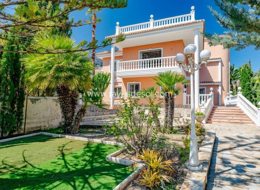 5 soveværelse Villa til salg i Calpe / Calp med swimmingpool - € 920.000 (Ref: 8543978)