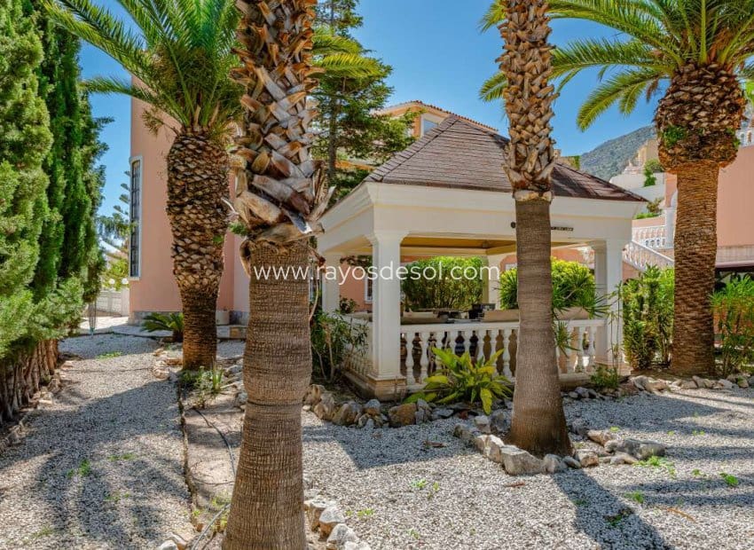 5 soveværelse Villa til salg i Calpe / Calp med swimmingpool - € 920.000 (Ref: 8543978)