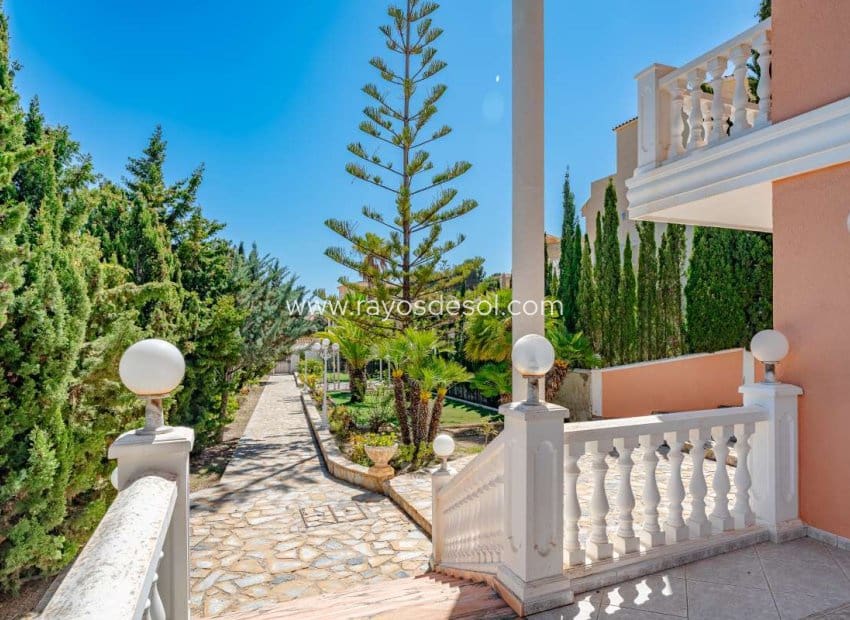 5 soveværelse Villa til salg i Calpe / Calp med swimmingpool - € 920.000 (Ref: 8543978)