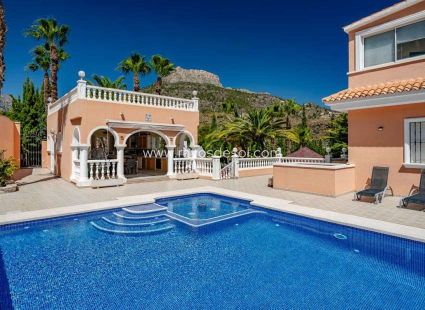 5 soveværelse Villa til salg i Calpe / Calp med swimmingpool - € 920.000 (Ref: 8543978)