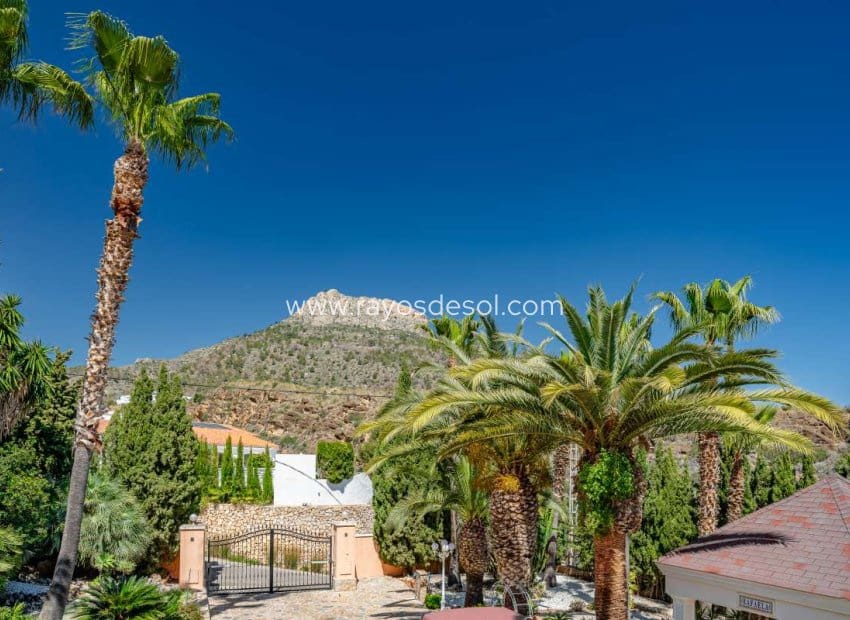 5 soveværelse Villa til salg i Calpe / Calp med swimmingpool - € 920.000 (Ref: 8543978)