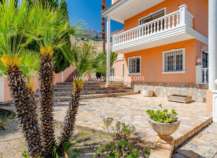 5 soveværelse Villa til salg i Calpe / Calp med swimmingpool - € 920.000 (Ref: 8543978)