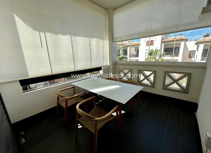 2 soveværelse Penthouse til salg i Guardamar del Segura med swimmingpool - € 429.000 (Ref: 8544005)