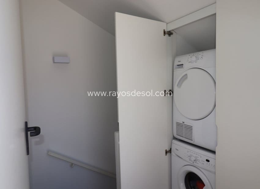 2 soveværelse Penthouse til salg i Guardamar del Segura med swimmingpool - € 429.000 (Ref: 8544005)