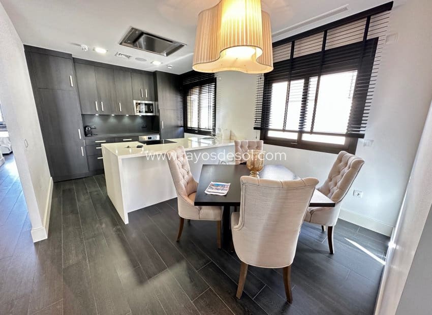 2 soveværelse Penthouse til salg i Guardamar del Segura med swimmingpool - € 429.000 (Ref: 8544005)