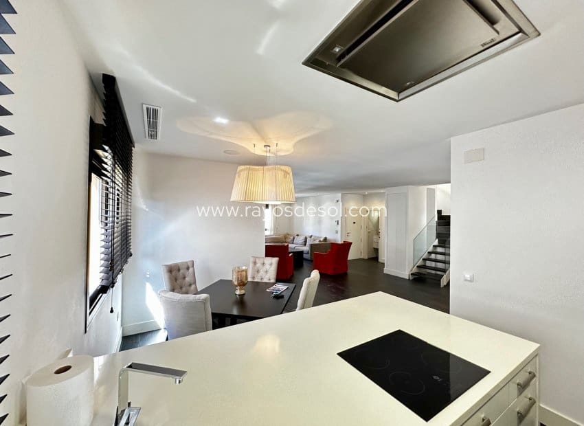 2 soveværelse Penthouse til salg i Guardamar del Segura med swimmingpool - € 429.000 (Ref: 8544005)