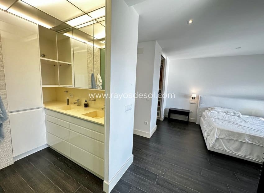 2 soveværelse Penthouse til salg i Guardamar del Segura med swimmingpool - € 429.000 (Ref: 8544005)