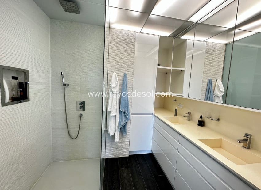 2 soveværelse Penthouse til salg i Guardamar del Segura med swimmingpool - € 429.000 (Ref: 8544005)