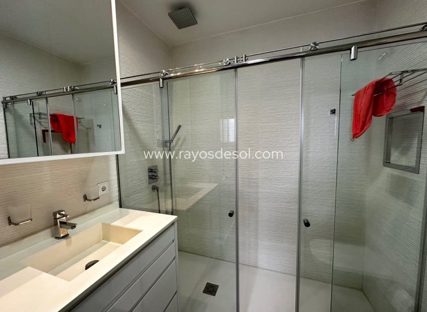 2 soveværelse Penthouse til salg i Guardamar del Segura med swimmingpool - € 429.000 (Ref: 8544005)