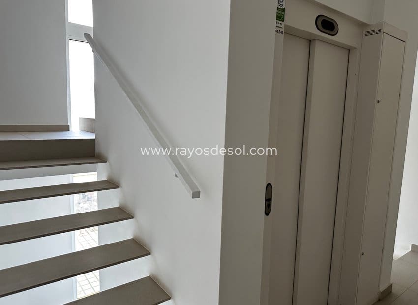 2 soveværelse Penthouse til salg i Guardamar del Segura med swimmingpool - € 429.000 (Ref: 8544005)