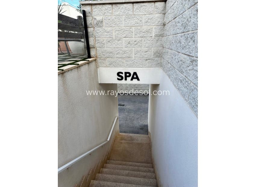 2 soveværelse Penthouse til salg i Guardamar del Segura med swimmingpool - € 429.000 (Ref: 8544005)