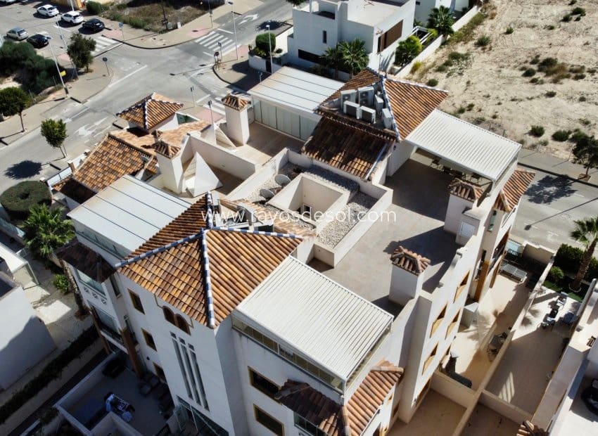 2 soveværelse Penthouse til salg i Guardamar del Segura med swimmingpool - € 429.000 (Ref: 8544005)