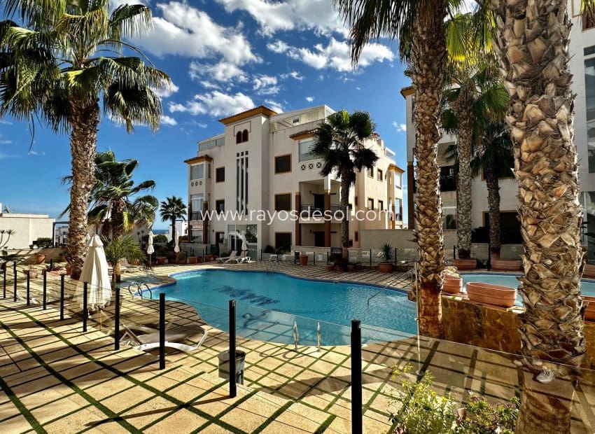 2 soveværelse Penthouse til salg i Guardamar del Segura med swimmingpool - € 429.000 (Ref: 8544005)