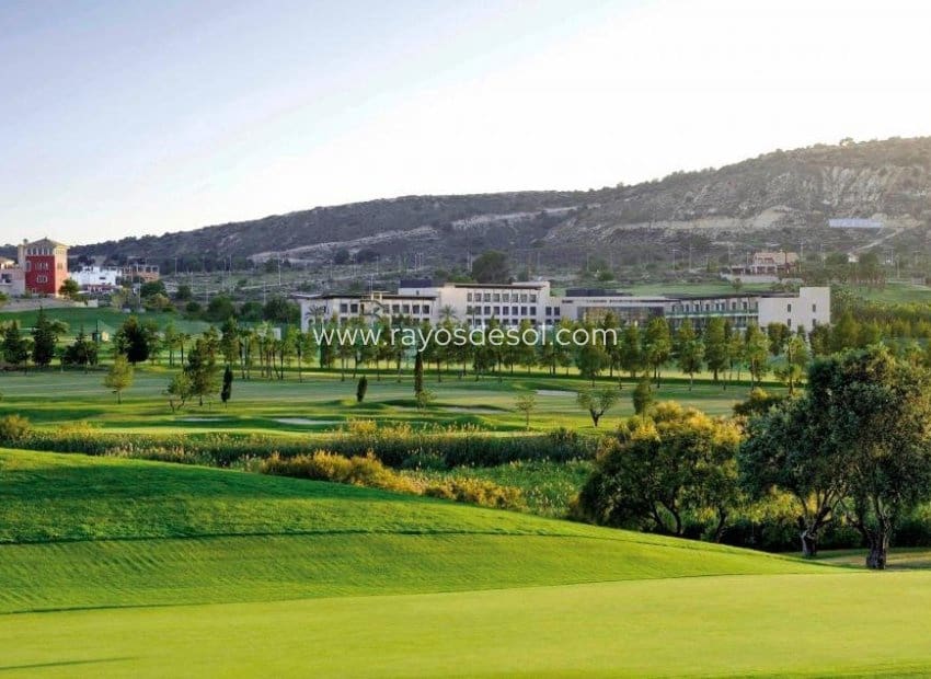 3 soveværelse Villa til salg i Algorfa med swimmingpool - € 599.000 (Ref: 8544014)