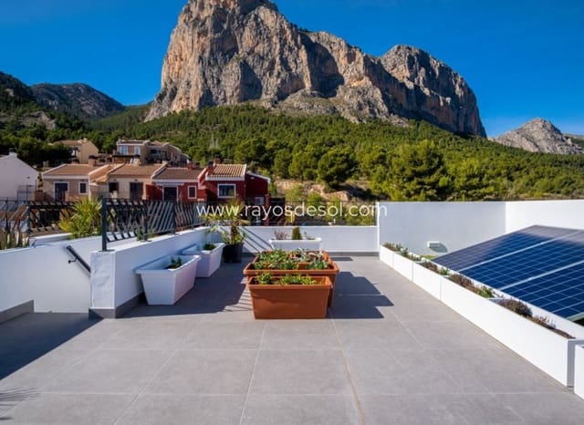 3 bedroom Villa for sale in Polop with pool - € 470,000 (Ref: 8544016)