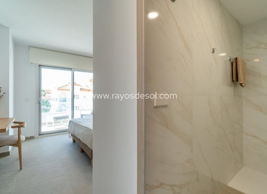 2 makuuhuone Huoneisto myytävänä paikassa Playa Flamenca mukana uima-altaan - 339 000 € (Ref: 8544019)