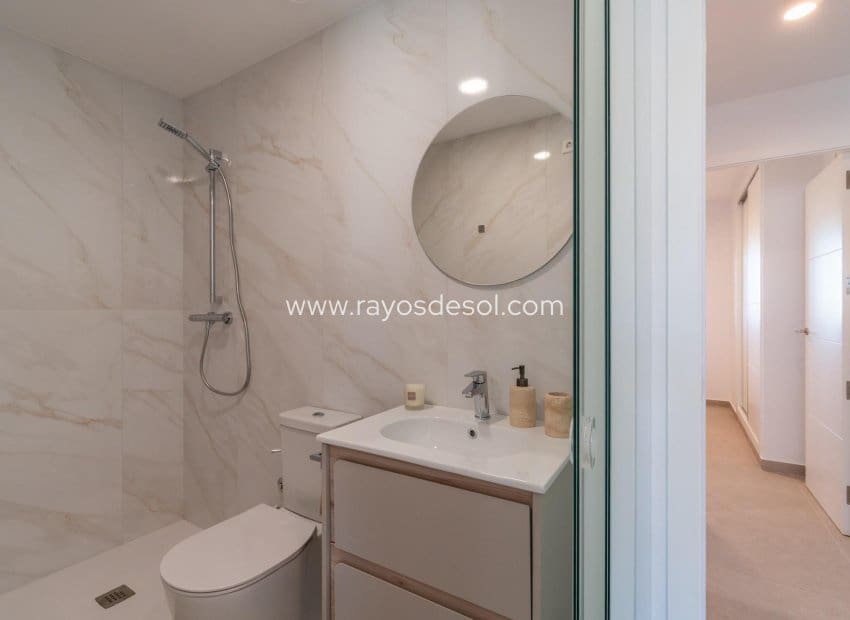 2 makuuhuone Huoneisto myytävänä paikassa Playa Flamenca mukana uima-altaan - 339 000 € (Ref: 8544019)