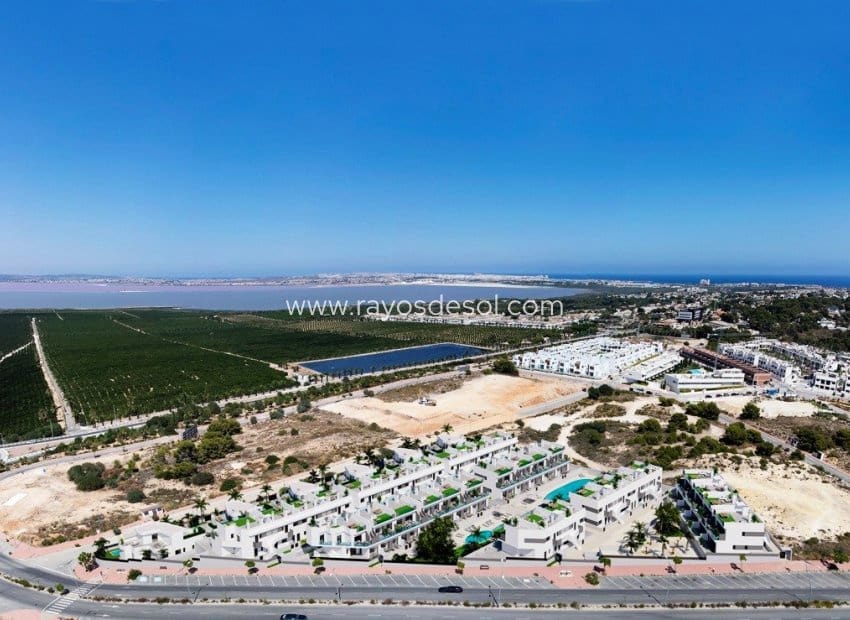 2 soveværelse Lejlighed til salg i Torrevieja med swimmingpool - € 305.000 (Ref: 8544034)