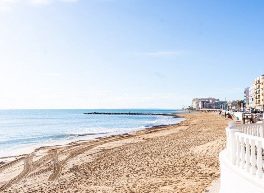 2 soverom Leilighet til salgs i Torrevieja med svømmebasseng - € 330 000 (Ref: 8544034)