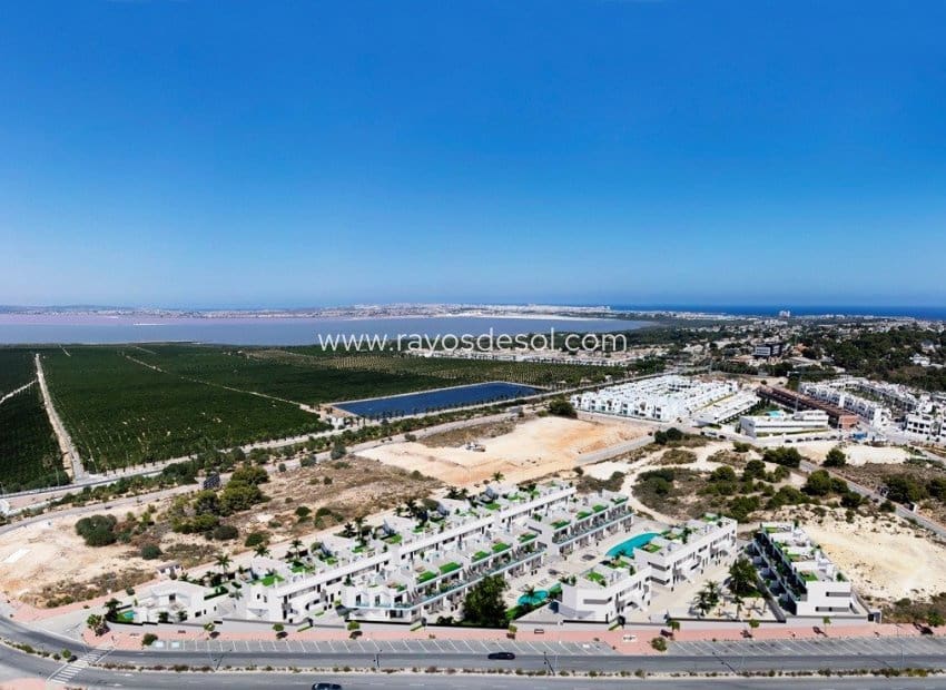 2 soverom Leilighet til salgs i Torrevieja med svømmebasseng - € 330 000 (Ref: 8544034)