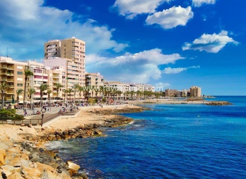 2 soverom Leilighet til salgs i Torrevieja med svømmebasseng - € 330 000 (Ref: 8544034)