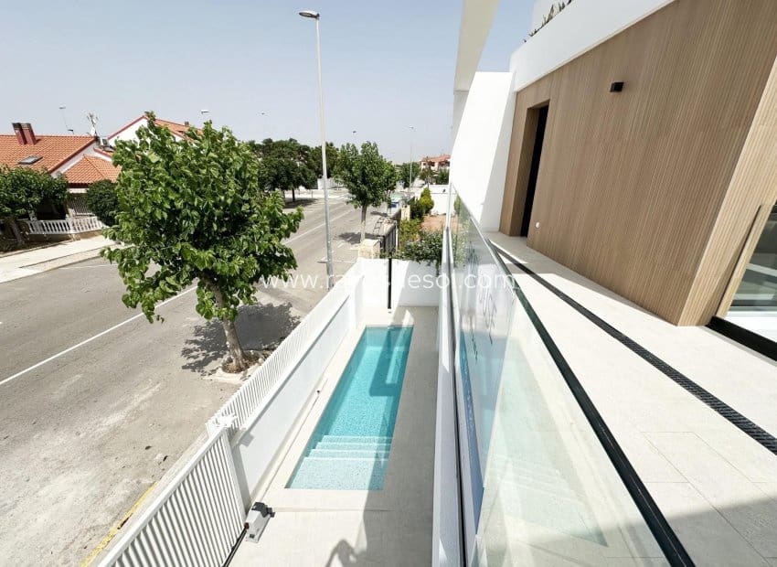 Chalet de 3 habitaciones en Torre de la Horadada en venta con piscina - 599.900 € (Ref: 8544048)