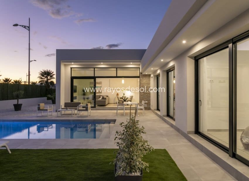 3 slaapkamer Villa te koop in Calasparra met zwembad - € 345.000 (Ref: 8544050)