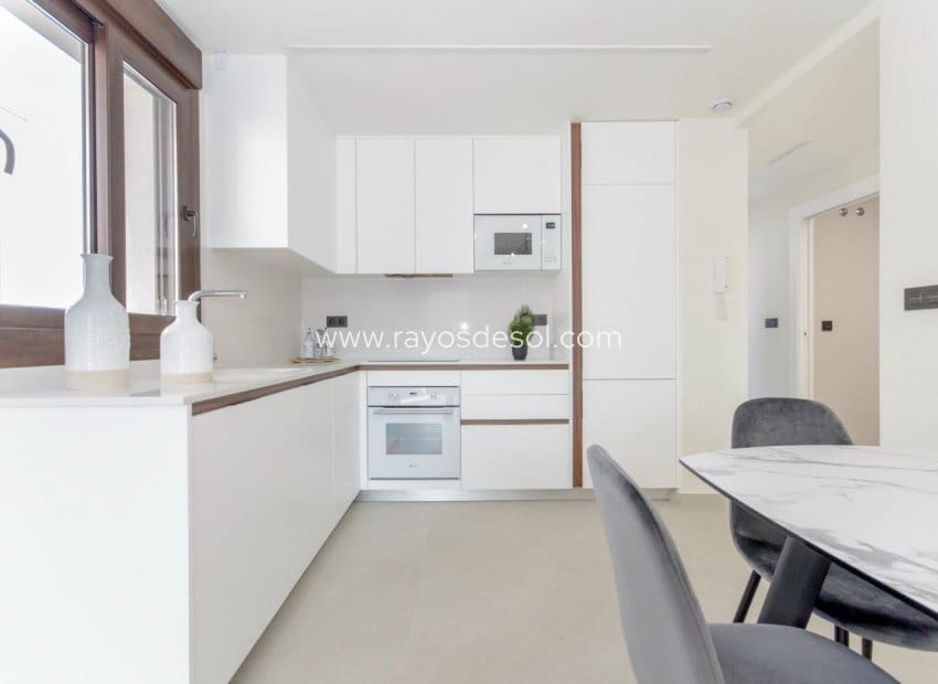 3 Zimmer Apartment zu verkaufen in Los Balcones mit Pool - 330.000 € (Ref: 8566528)