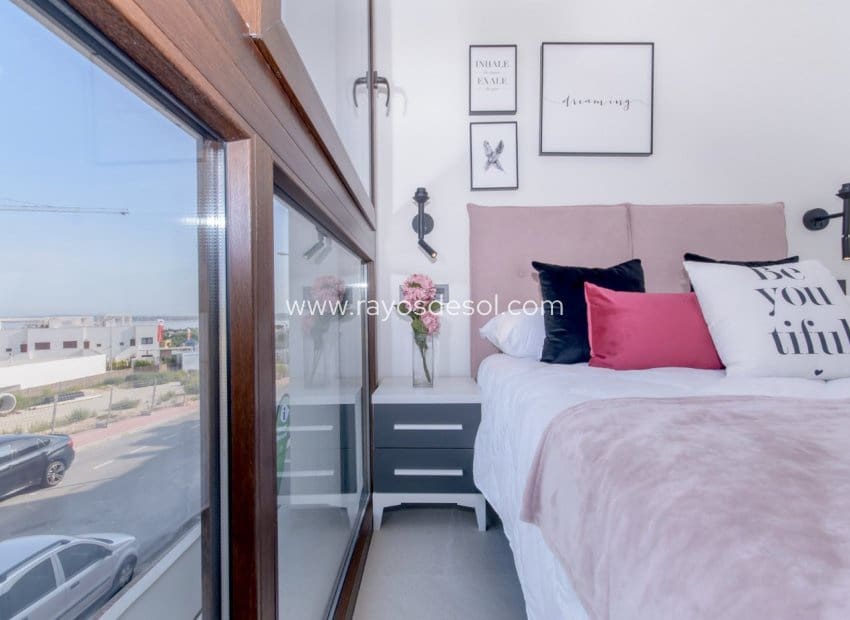 3 Zimmer Apartment zu verkaufen in Los Balcones mit Pool - 330.000 € (Ref: 8566528)