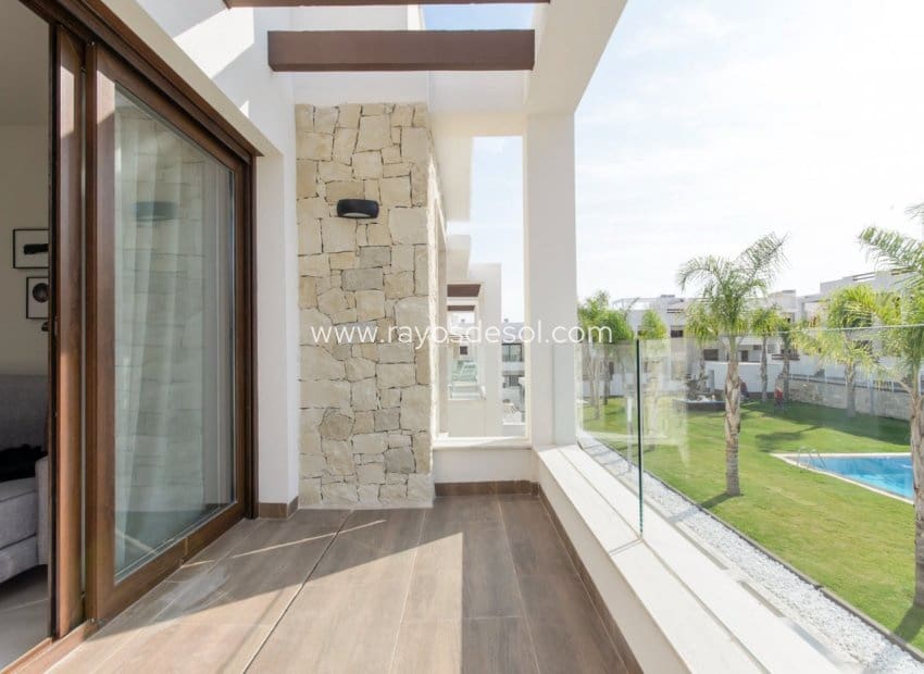 3 Zimmer Apartment zu verkaufen in Los Balcones mit Pool - 330.000 € (Ref: 8566528)