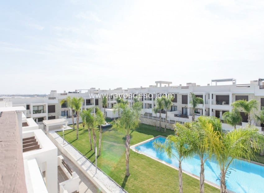 3 Zimmer Apartment zu verkaufen in Los Balcones mit Pool - 330.000 € (Ref: 8566528)