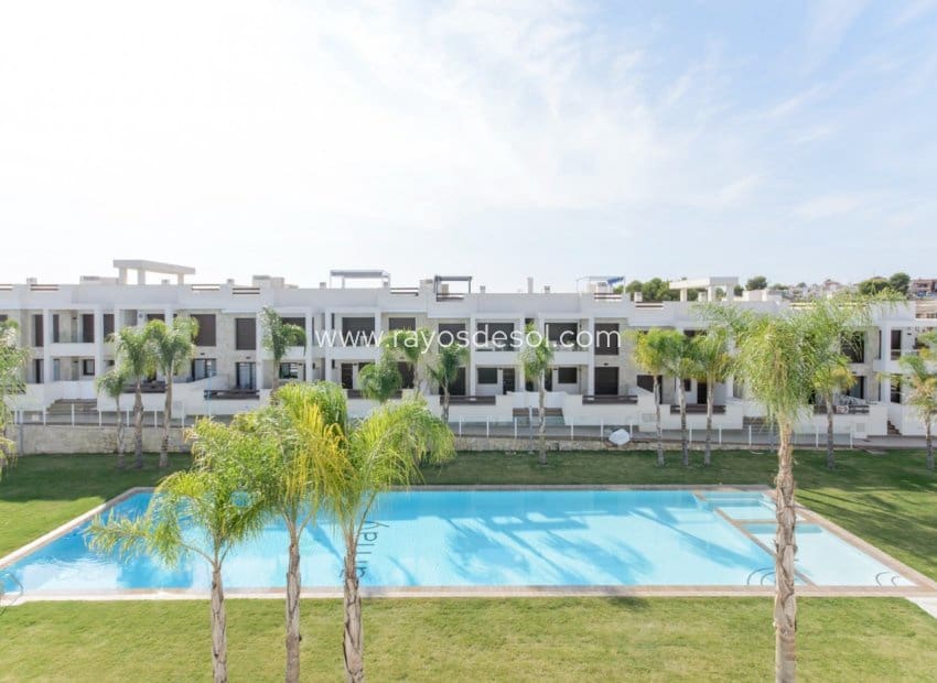 3 Zimmer Apartment zu verkaufen in Los Balcones mit Pool - 330.000 € (Ref: 8566528)