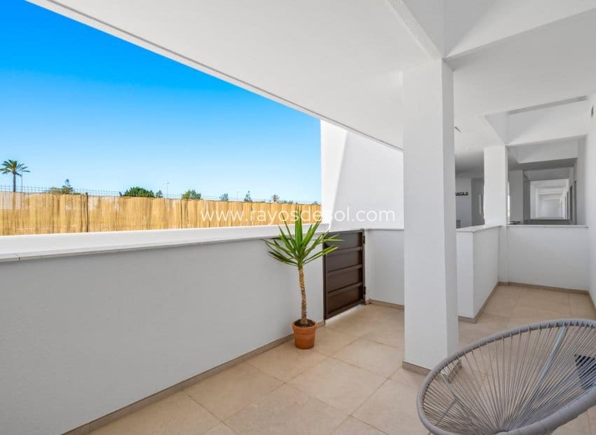 2 Zimmer Apartment zu verkaufen in Los Alcazares mit Pool - 265.000 € (Ref: 8571021)