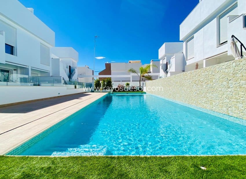 3 soveværelse Lejlighed til salg i Pilar de la Horadada med swimmingpool - € 334.900 (Ref: 8578325)