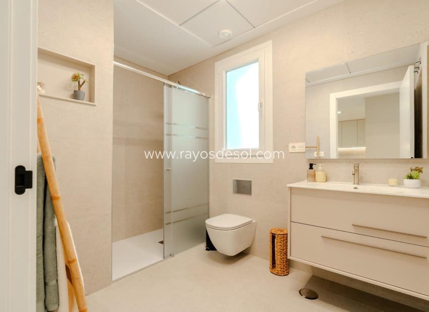 3 quarto Moradia para venda em Los Alcazares com piscina - 467 000 € (Ref: 8609179)